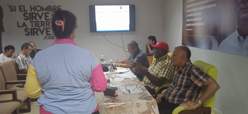 RicardoArtemisa's tweet photo. Junto al Vicepresidente de la República Salvador Valdés Mesa chequeamos el programa arrocero en la provincia #Artemisa. 
Evaluamos el control, la contratación y el destino social del grano.  #CubaProduce #SeguridadAlimentaria https://t.co/2XxESfeIhJ