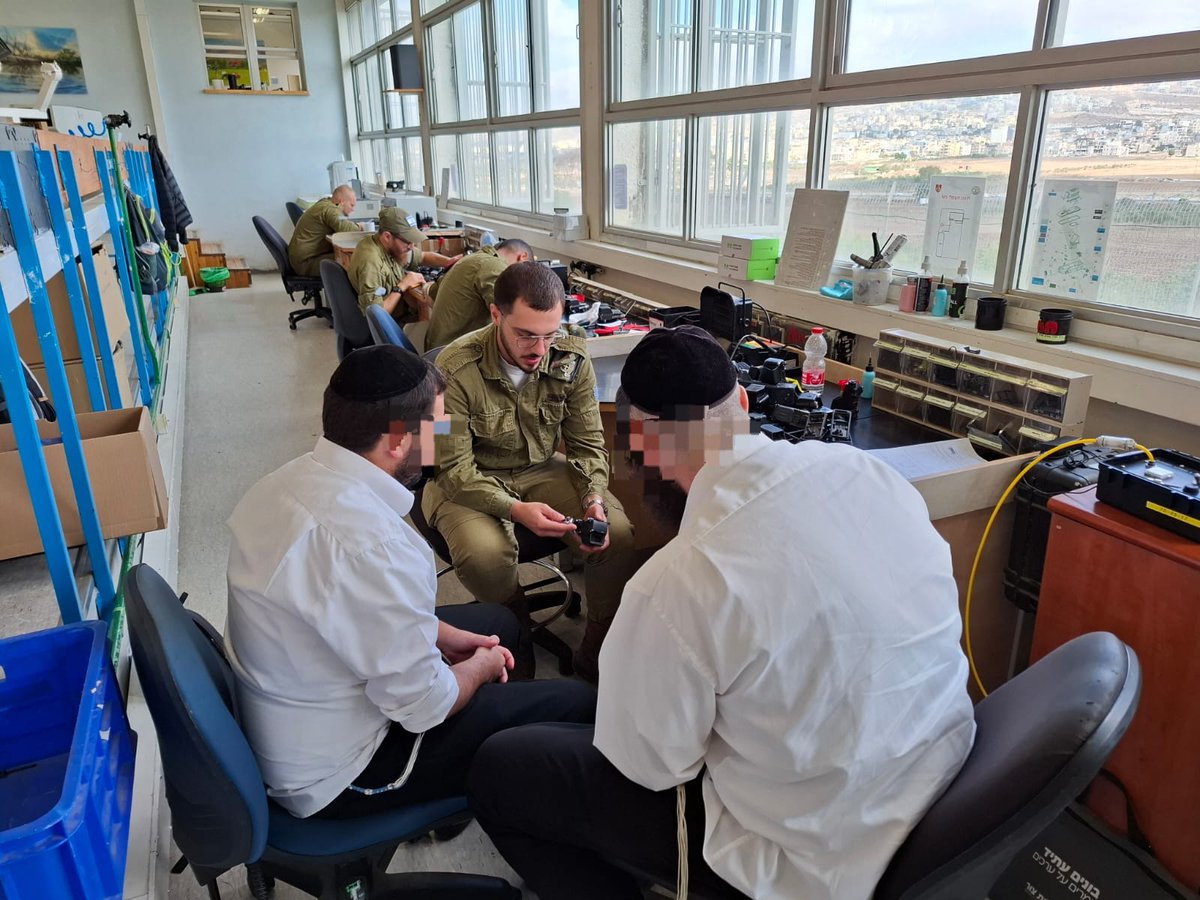 משתתפי פרויקט מעלות צור עברו לשלב המעשי בצה"ל* קבוצת משתתפים בפרויקט "מעלות צור" סיימה את שלב ההכשרה והחלה השבוע את השלב המעשי באחד מבסיסי צה"ל בצפון הארץ. הפרויקט מוכיח שאפשר לשלב שירות