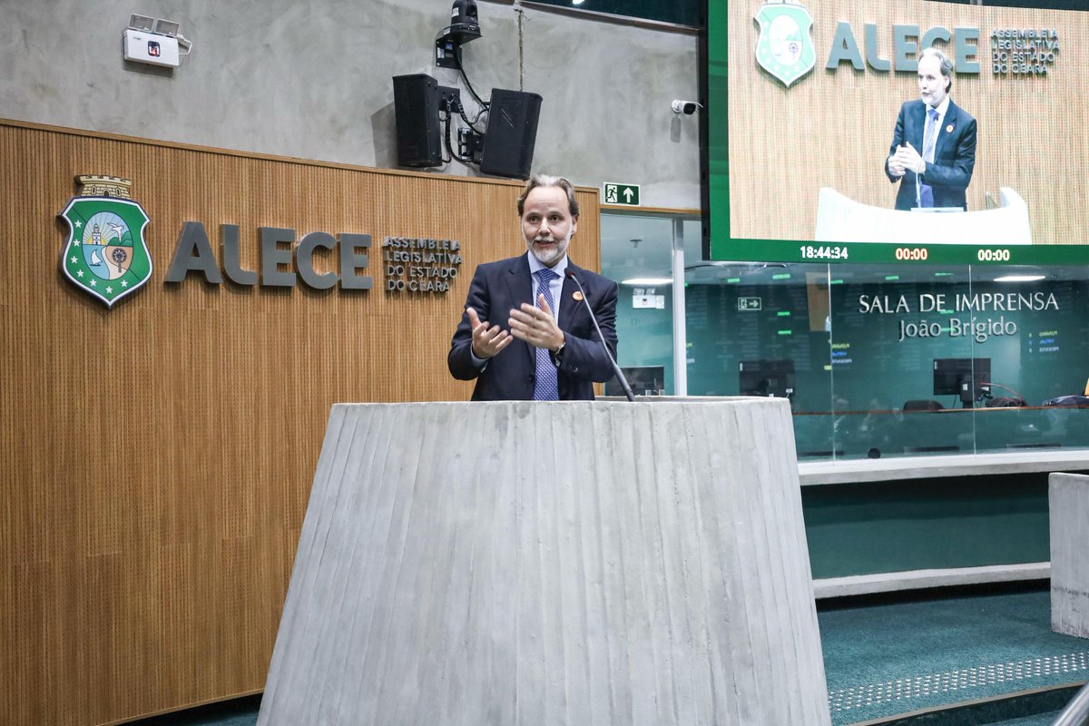 GrupoPrerro's tweet photo. Na tarde de ontem, 20, o Grupo Prerrogativas foi homenageado em sessão solene na @Assembleia_CE, em reconhecimento às suas constantes ações em defesa da democracia e do Estado Democrático de Direito.  

Veja algumas imagens do evento.

#GrupoPrerrogativas #Democracia #ALECE https://t.co/Uf8SxMlFV3