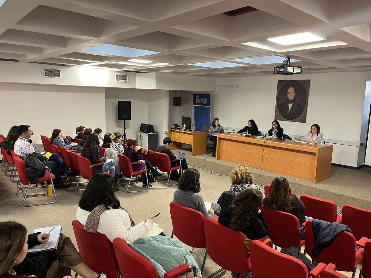 Subsecretaría Servicios Sociales (@subse_ssociales) on Twitter photo Estamos en <a href="/facsouchile/">Ciencias Sociales</a> donde la subsecretaria Francisca Gallegos es parte del seminario “Corresponsabilidad comunitaria para la redistribución de los cuidados”, para abordar el trabajo en torno a #ChileCuida 🇨🇱 Estamos en <a href="/facsouchile/">Ciencias Sociales</a> donde la subsecretaria Francisca Gallegos es parte del seminario “Corresponsabilidad comunitaria para la redistribución de los cuidados”, para abordar el trabajo en torno a #ChileCuida 🇨🇱