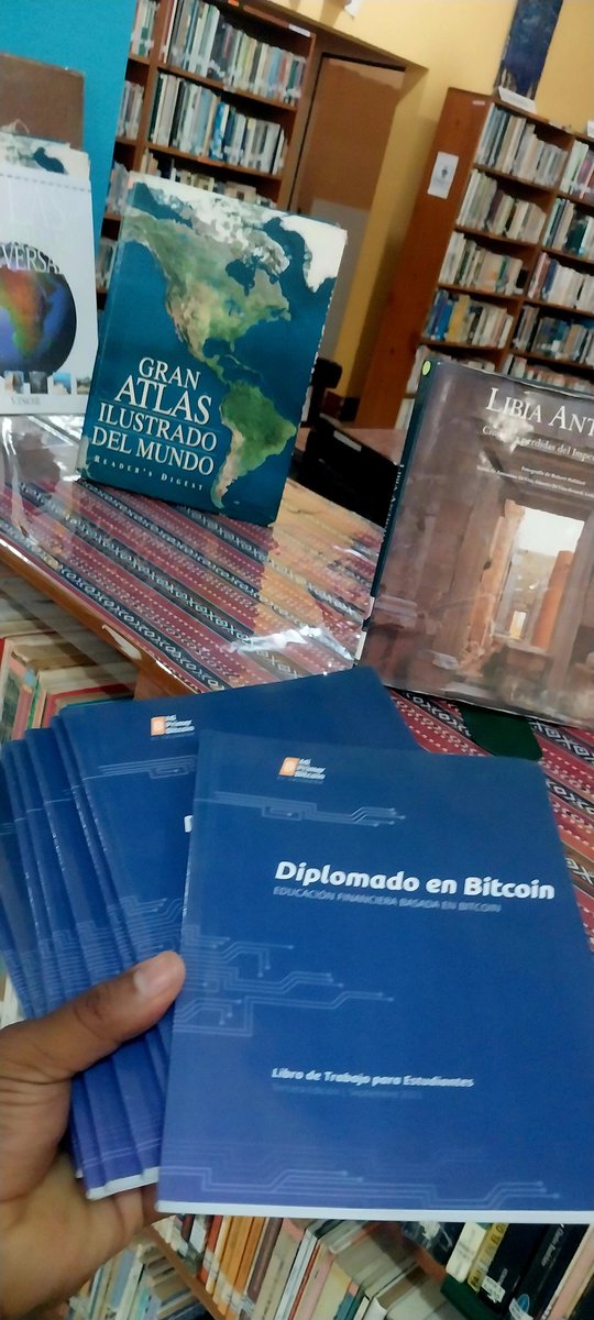 JUN_AJPU_btc's tweet photo. READ AND LEARN MORE ABOUT #BITCOIN !!! 💪💪💪
Visit the library in Panajachel @LakeBitcoin, and let's enter the world of #Bitcoin with @MyfirstBitcoin_  📚    #solobitcoin https://t.co/M6xfeA2iuL