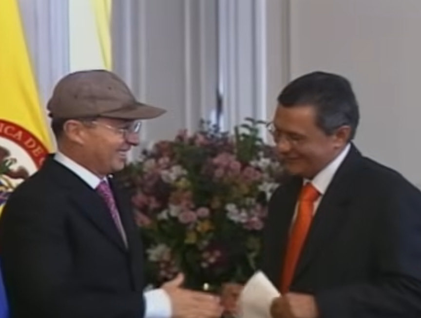 HELIODOPTERO's tweet image. Este es un terrorista del M19 que se tomó la embajada de Republcia Dominicana y secuestró a 30 embajadores, incluido el de EEUU.