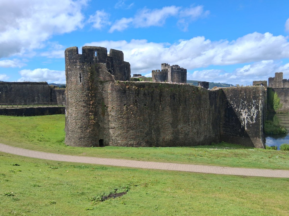 marksmeanderin1's tweet photo. Caerphilly Castle
The biggest Castle in Wales!!
#wales #visitwales #epicwales #castle #CastlesOfTheWorld #romanticruins #ruins #medieval #architecture #Cadw #VisitCaerphilly #PrinceOfWales @cadwcymru @WelshGovernment @Visitcaerphilly https://t.co/EabwPzoCn9