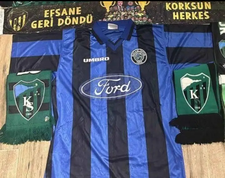 otukengokturk41's tweet photo. kulüp yönetiminin TFF’ye deplasman forması olarak bildirdiği ve kulüp gelenekleriyle uyuşmayan formaya #Kocaelisporgoldformaistemiyor etiketiyle tepki gösteriyorum.
@adidas Adidoss olma efsane ol 4.formayi bas #cixsporboykot #Sportrun #Kocaelispor 🍉 Karpuzspor taraftarı degiliz https://t.co/n6dABLUmem