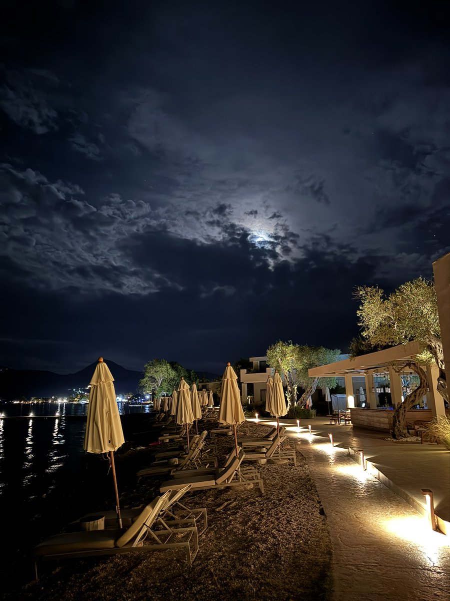 Ну я наконец-то выбрался потупить к морю. Вот добрался, чтобы вы за меня порадовались, но не от всего сердца