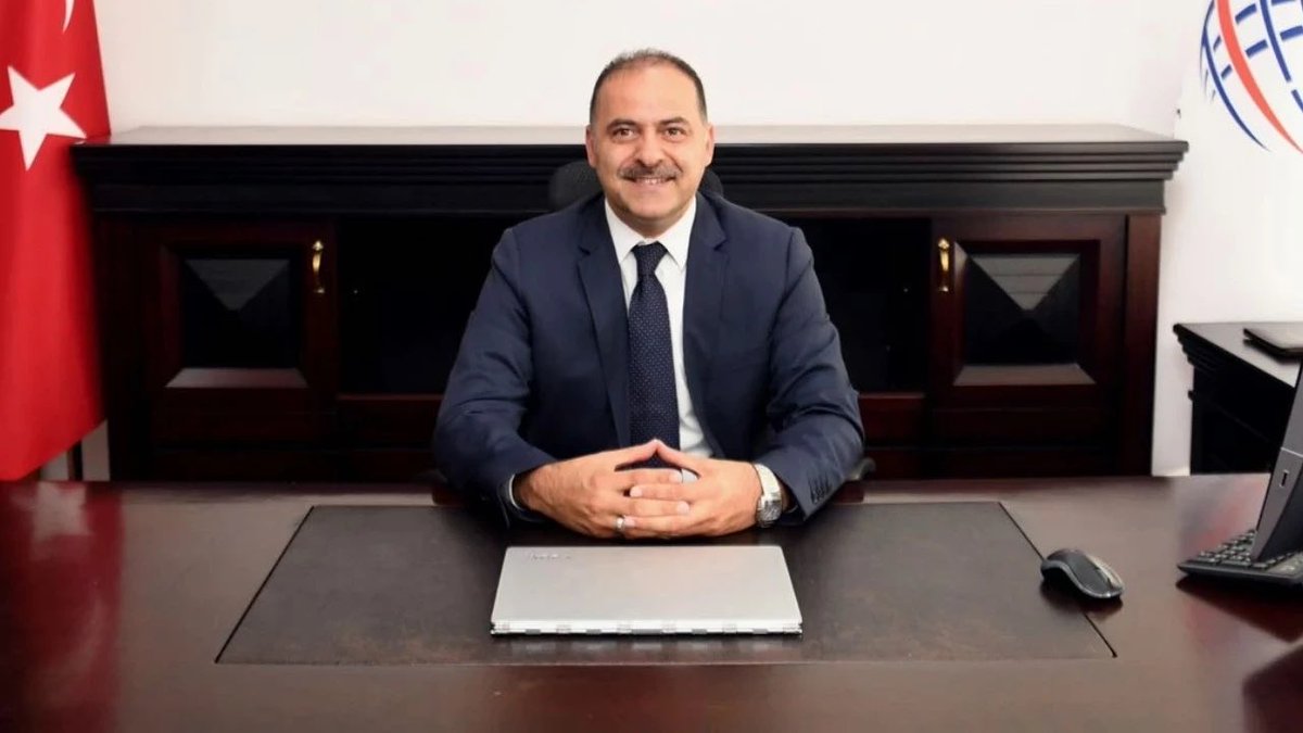 ANKARA KUŞU (@ankara_kusu) on Twitter photo Ulaştırma Bakan Yardımcısı Ömer Fatih Sayan, bakanlık sitesindeki biyografisinde yer alan 4 üniversite mezuniyetini kaldırdı 😁 <a href="/ofatihsayan/">Dr. ÖMER FATİH SAYAN</a> Ulaştırma Bakan Yardımcısı Ömer Fatih Sayan, bakanlık sitesindeki biyografisinde yer alan 4 üniversite mezuniyetini kaldırdı 😁 <a href="/ofatihsayan/">Dr. ÖMER FATİH SAYAN</a>