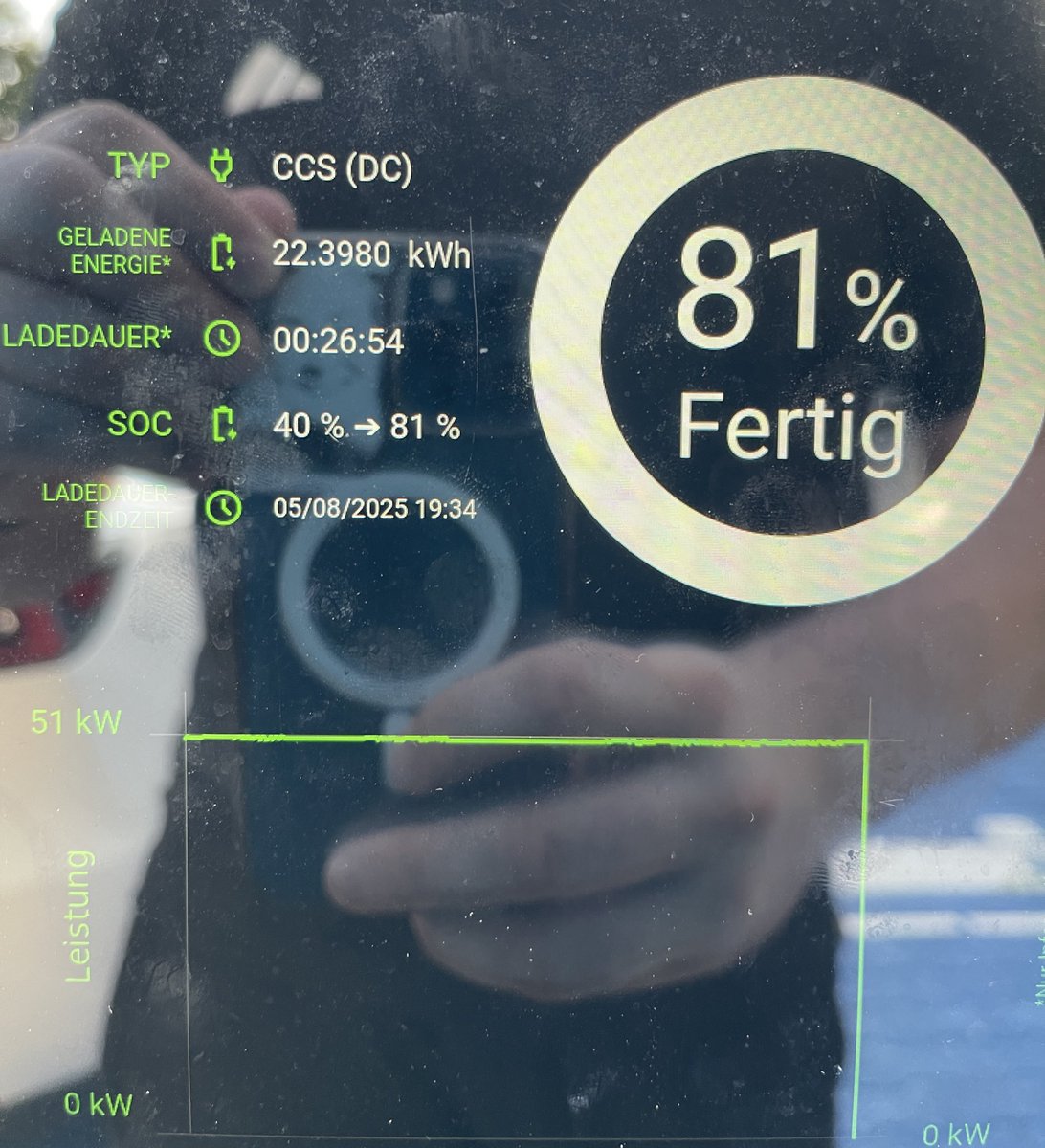 Heute kurz mal bei Aldi geladen. 50 kW Lader, 0,44€/kwh. Die Länge war eigentlich nicht geplant, da ich nur kurz in den Rewe reinhüpfen wollte, na gut, dann brauch ich morgen net mehr laden. Zeitansatz fürs Laden 0 min zusätzlich für mich😇✌🏼 
<a href="/TeslaCharging/">Tesla Charging</a>