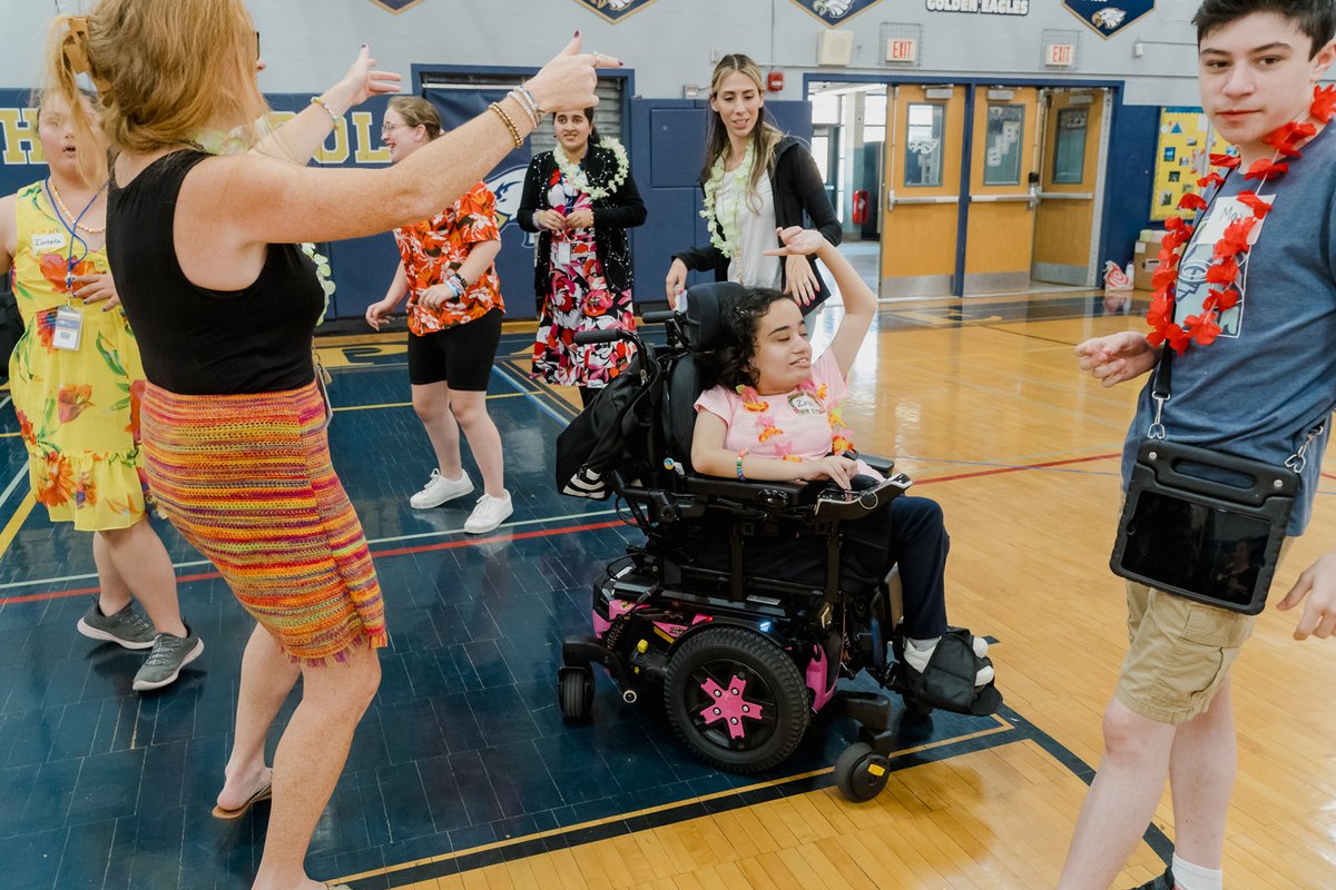 Bethpage hosted the Summer ESY Social, bringing together students from 5 districts for a day of tropical fun, games &amp; new friendships. 🌺💃 A celebration of connection, inclusion &amp; community!
#ESY2025 #InclusionMatters #WeAreBethpage