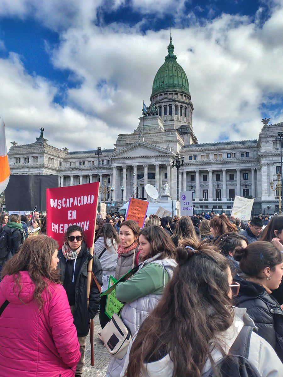 ♿ Una nueva movilización por la Ley de Emergencia en discapacidad.
👉 Un gobierno cruel, ensañado con los más vulnerables, vetando leyes que protegen la vida y trayectorias de las personas con discapacidad 
🤚Les exigimos a los diputados y senadores de la Nación que rechacen el