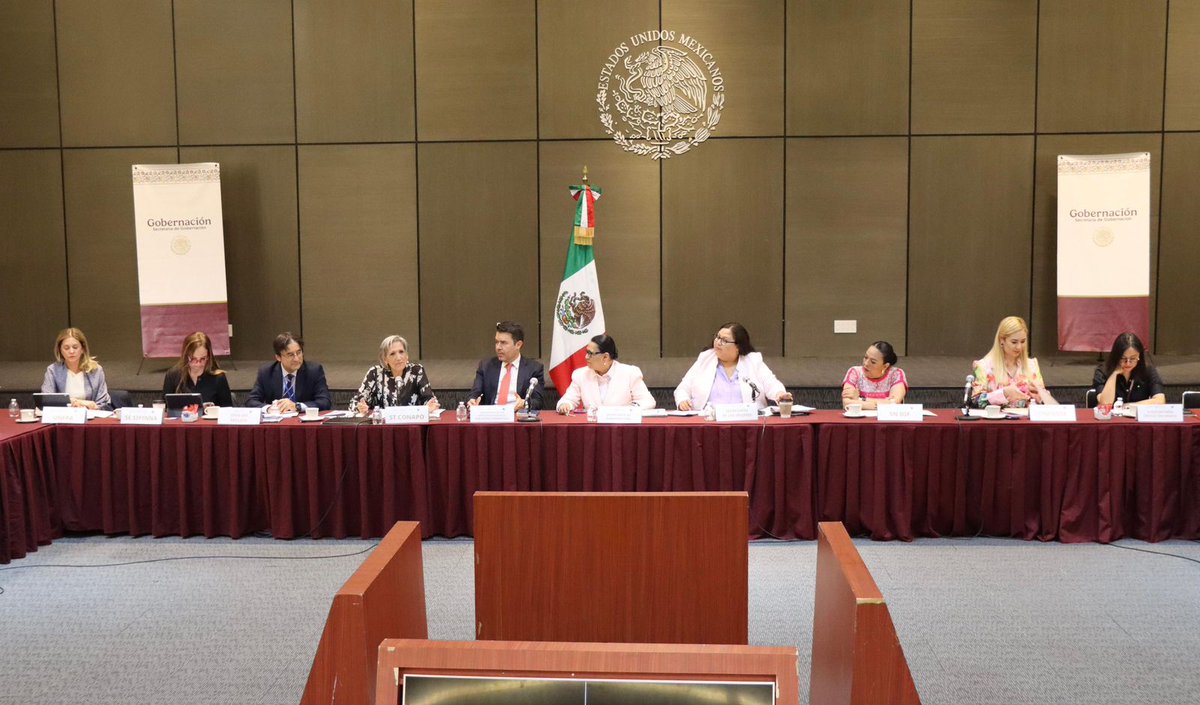 CONAPO_mx's tweet photo. Esta mañana la Secretaria de Gobernación, Rosa Icela Rodríguez, presidió la Primera Sesión Ordinaria de la Asamblea del Grupo Interinstitucional para la Prevención del Embarazo en Adolescentes #GIPEA #FaseIII, realizada en @SEGOB_mx. https://t.co/nXq8M0kt8r