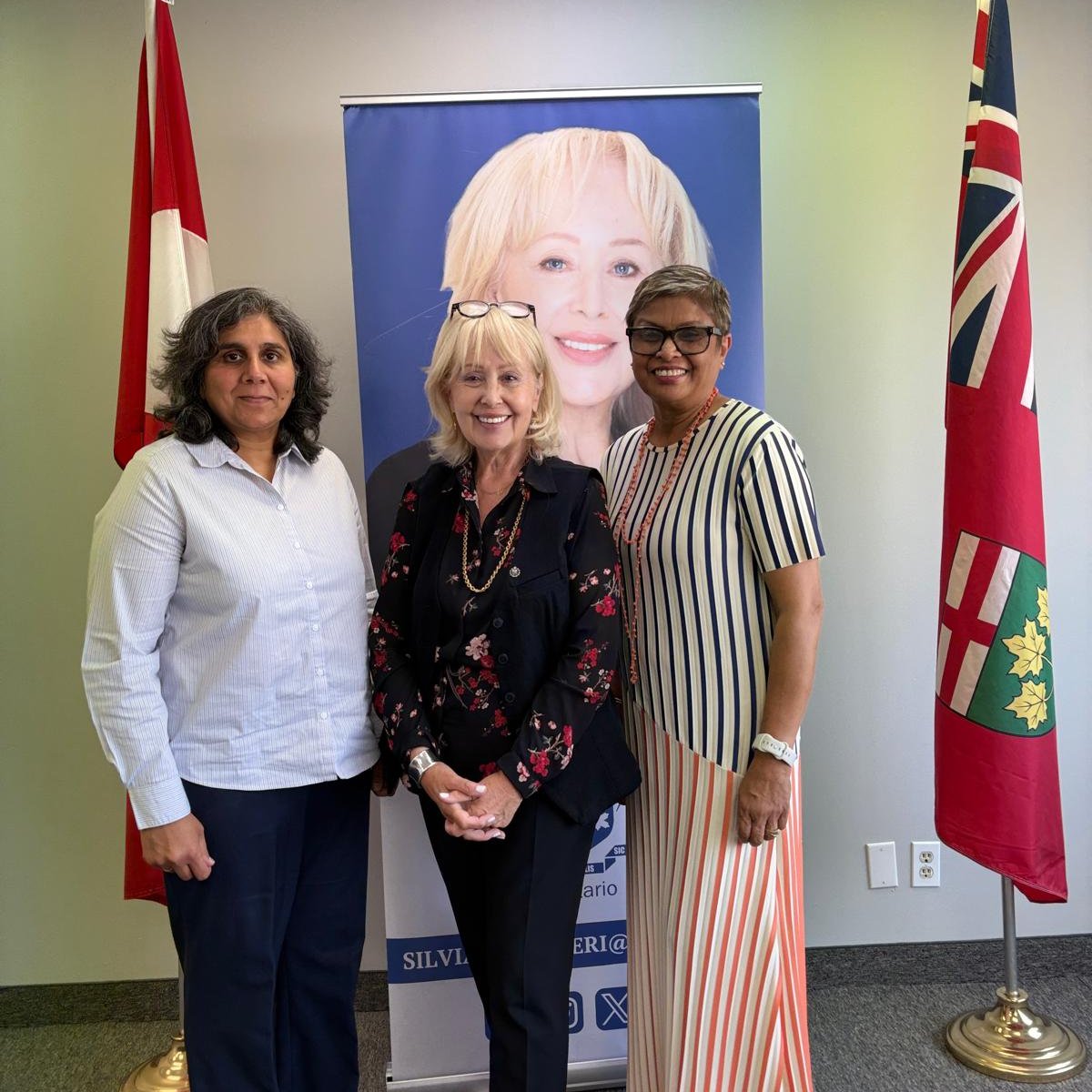 Great to meet Mudassara Anwar and Sandra Rupnarain from Family Services of Peel at my constituency office today. Grateful for the impactful work they do every day to support families and strengthen communities across Peel!
#PeelRegion #CommunitySupport #Ontario #SilviaGualtieri