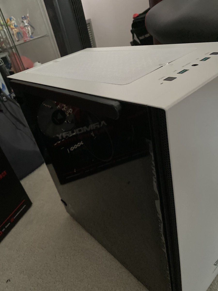 My 10 years PC just Die on me~~ although i always wanna get a new PC, but my pocket~~~ sigh~~
seems like this year force me to renew my path, relationship, work and now slice through with my pocket for hardware~~ Anyway, New Life! New Journey!
Stay positive!!
#artist #newlife