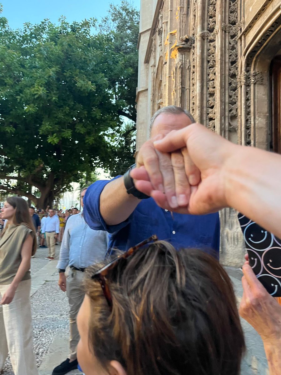 Just another day in Palma when you meet the King of Spain.

Curtsy when you meet me in future.