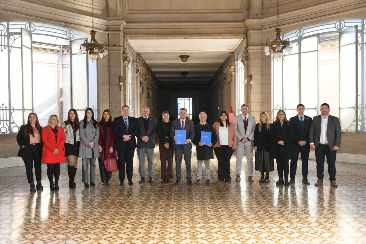 Hugo Navas, Coordinador General de la Escuela de Gobierno 
Johana Resola, Coordinadora Institucional de la Escuela de Gobierno 
Laura Escobar Coordinadora Ejecutiva de la Escuela de Gobierno.
Y demás miembros del Consejo Directivo del Colegio de Abogados