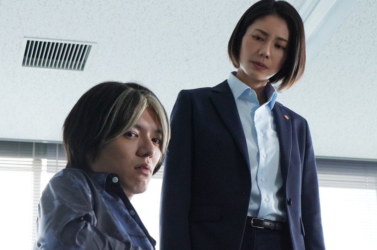 modelpress's tweet image. 【今夜放送📺️】「大追跡」第5話🔎
暴力団(#眞島秀和)の遺体見つかる
参考人・響(#濱田龍臣)に双子の片割れがいると判明👀
🔻あらすじ
mdpr.jp/drama/4621176
#大森南朋 #相葉雅紀 #松下奈緒 #野村康太 #髙木雄也 #嵐 #HeySɑyJUMP #大追跡 @daitsuiseki2507