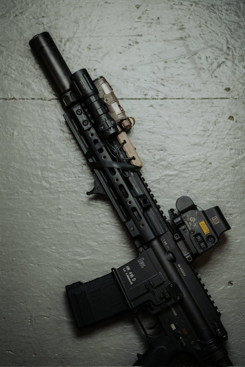 ModliteSystems's tweet image. Mastering rifle ergonomics isn’t just comfort—it’s control. Pair that with efficient white light activation, and you’re ready to dominate in low-light engagements. #modlite #modularisbetter