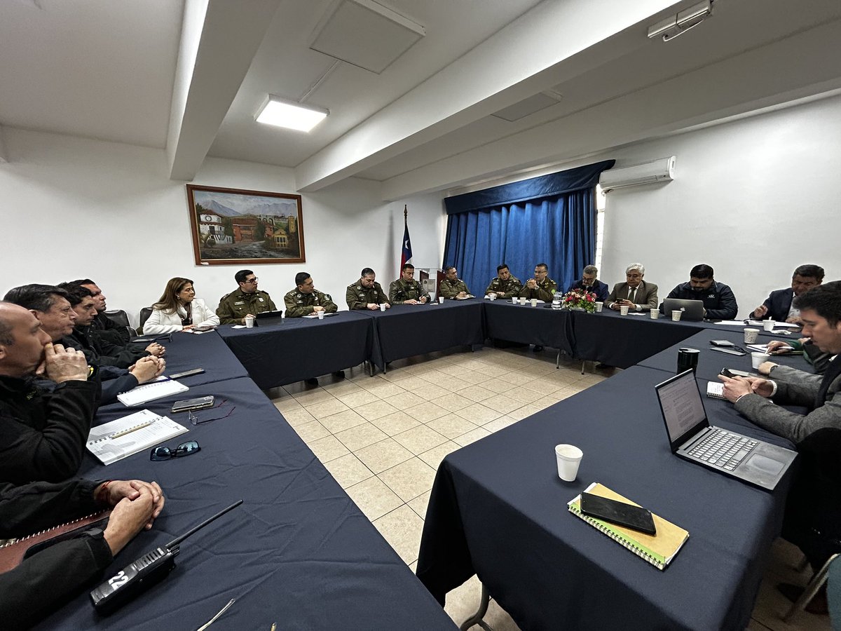 🔹 El jueves se realizó una reunión interinstitucional liderada por el Delegado Osvaldo Maldonado y el Seremi de Seguridad Pública RM, con participación de Carabineros, Fiscalía y municipios, para fortalecer la coordinación y los patrullajes mixtos en la Provincia de Cordillera.