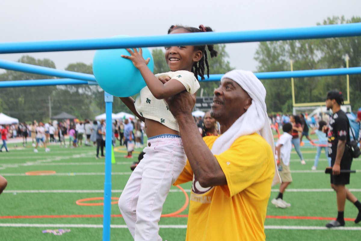 APS Department of Health and Physical Education (@aps_hpe) on Twitter photo Need to give a huge shout out to <a href="/APSMLK/">Martin Luther King, Jr. Middle School</a>’s Chris Rosser who supported <a href="/APS_HPE/">APS Department of Health and Physical Education</a> at the Back 2 School Festival and made a huge impact. Long story, but he made this young lady’s day. He clearly knew the assignment. <a href="/apsupdate/">ATL Public Schools</a> Need to give a huge shout out to <a href="/APSMLK/">Martin Luther King, Jr. Middle School</a>’s Chris Rosser who supported <a href="/APS_HPE/">APS Department of Health and Physical Education</a> at the Back 2 School Festival and made a huge impact. Long story, but he made this young lady’s day. He clearly knew the assignment. <a href="/apsupdate/">ATL Public Schools</a>