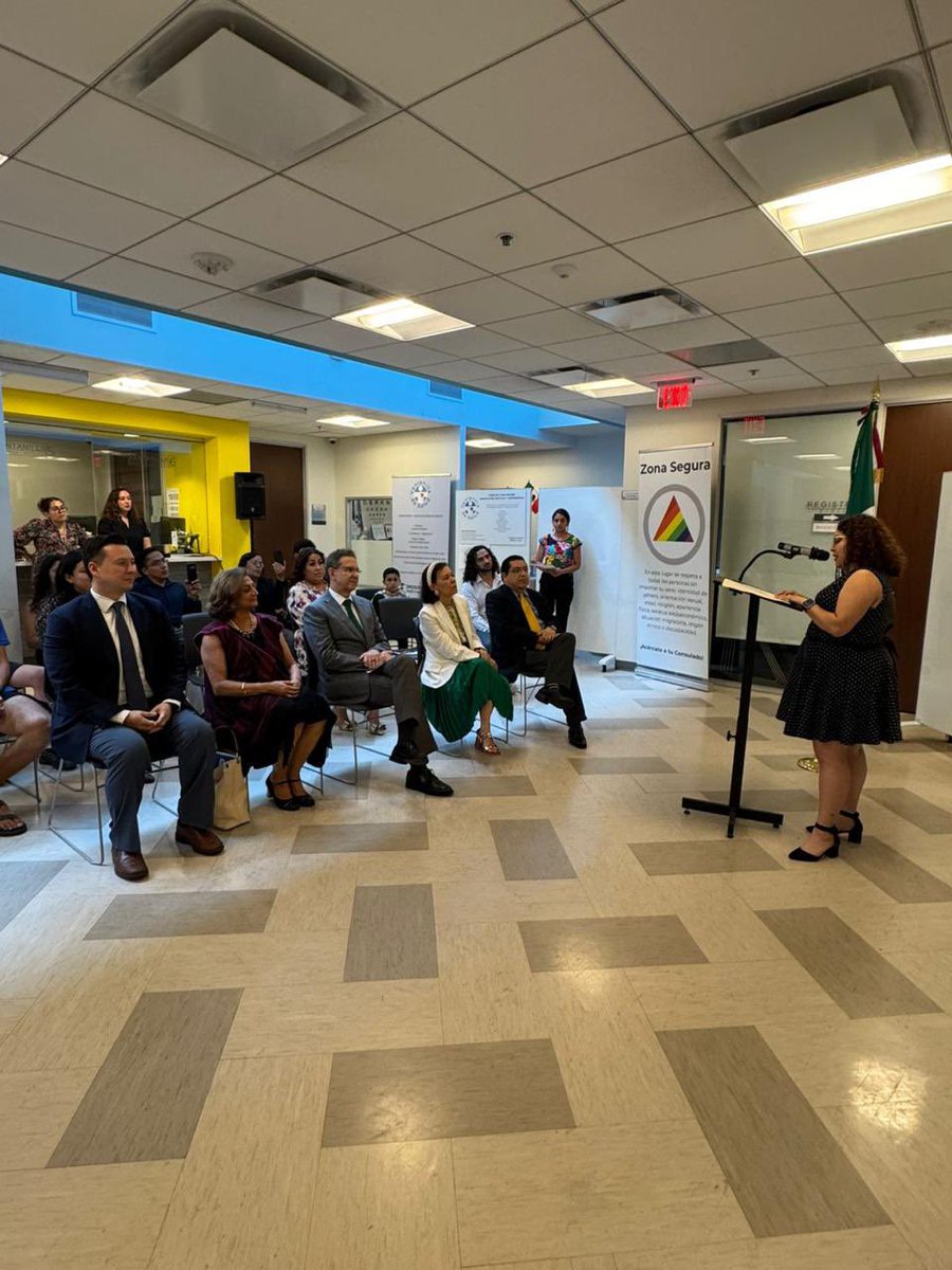 Una nueva generación se graduó en el programa “Mexicana Emprende”. Este esfuerzo consular, en 4 años, a capacitado a más de 2,000 mexicanas en 🇺🇸#EUA.

Ellas ya encabezan, con éxito, más de 1,100 negocios. 

El compromiso y creatividad de nuestras mujeres además de transformar