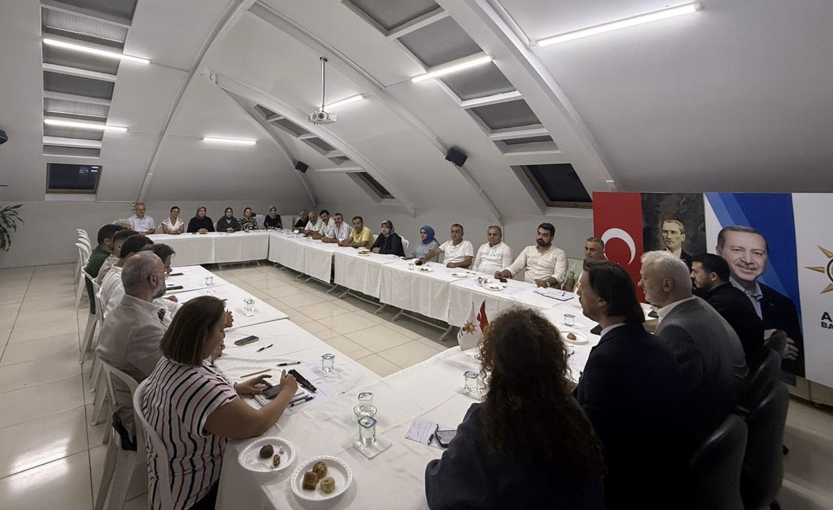 İlçe Başkan Vekilimiz Sn. Sinan Barut Başkanlığında, İl Koordinatörümüz Sn. Osman Ertuğrul Yörük ve Belediye Başkan Yardımcımız Sn. Göksel Erdem'in katılımlarıyla, haftalık olağan Yürütme ve Yönetim Kurulu toplantımızı gerçekleştirdik.

Gündemdeki konularla ilgili istişarelerde