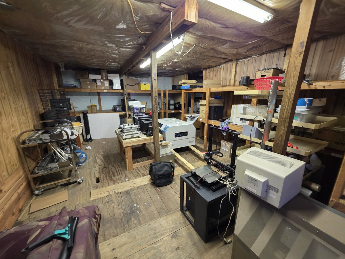 Retro Farm Barn tweet media