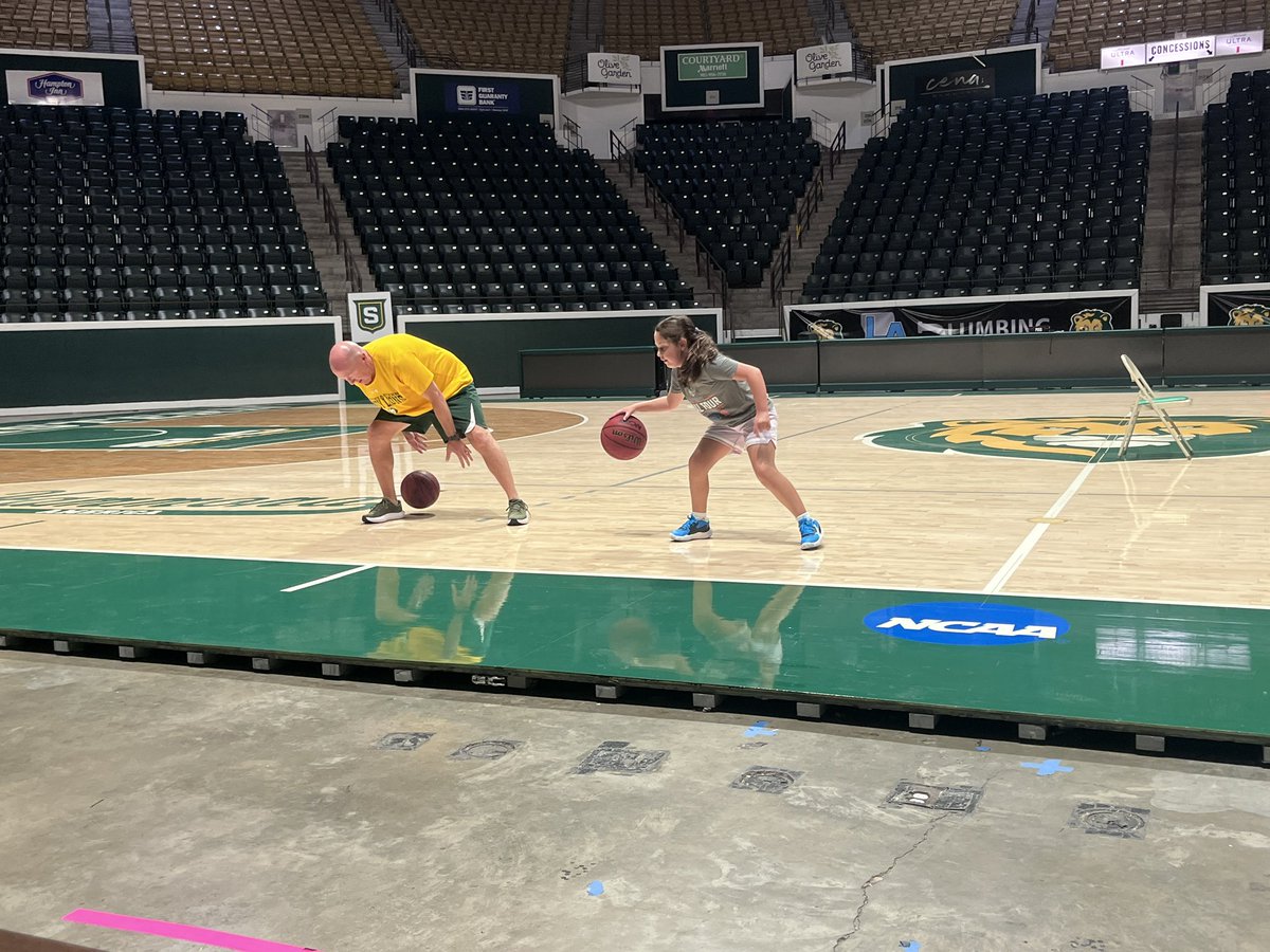 Putting dad through a <a href="/DelCurrent/">Del Current</a> work out! He was able to hang! #SAFinest #LionUp