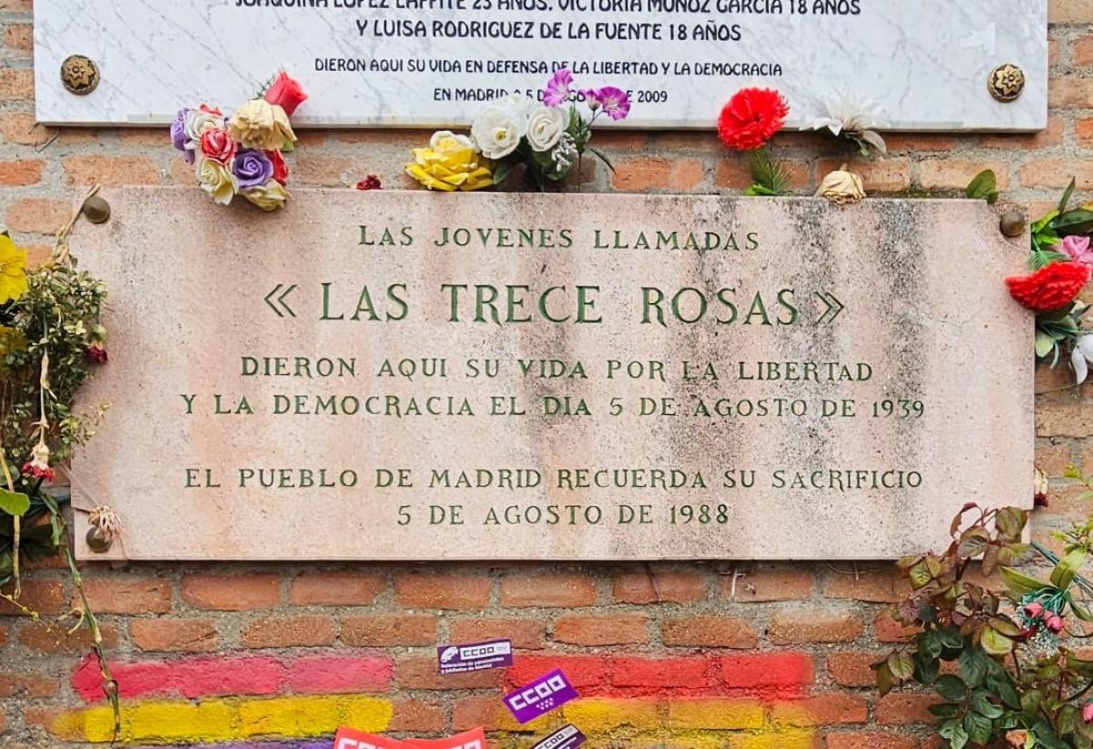 🕊️ Avui fa 85 anys de l’afusellament de les 13 Roses.
13 joves valentes, afusellades per defensar la llibertat i la justícia social.
El seu record és la nostra força.
Memòria, dignitat i democràcia. ✊🌹

#13Roses #MemòriaHistòrica #MaiOblidarem #PSPV #PSOE #VolemVotar #13rosas