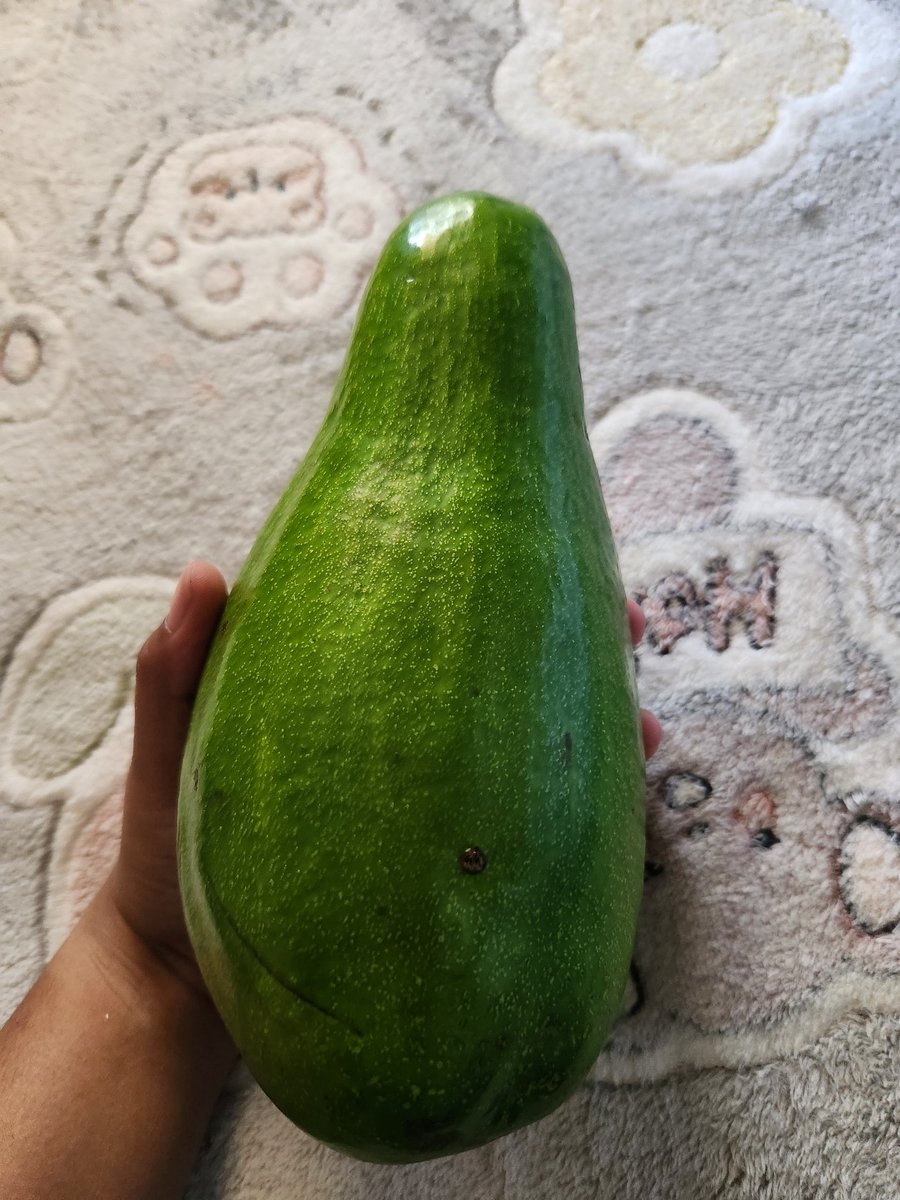 wizzerella's tweet photo. Problem when this ripe https://t.co/znABfFcTDE