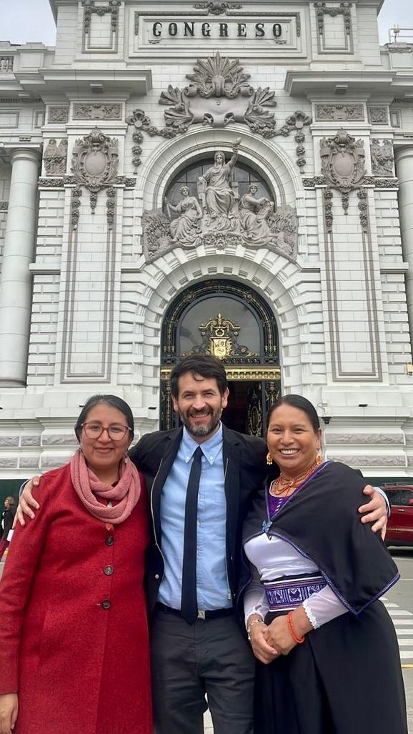 Today, from the Congress of Peru, we officially launched an unprecedented initiative: parliamentarians <a href="/RuthLuqueIbarra/">Ruth Luque</a> (Peru), <a href="/JuanKarloslos/">Juan Carlos Losada</a> (Colombia), and <a href="/Ceci_Baltazar/">Cecilia Baltazar</a>  (Ecuador) presented their bills to ban oil and gas in the Amazon. 
This coordinated action brings