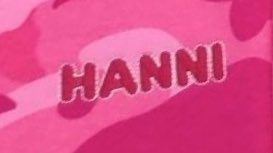 Hanni’s customized Pink BAPE set.