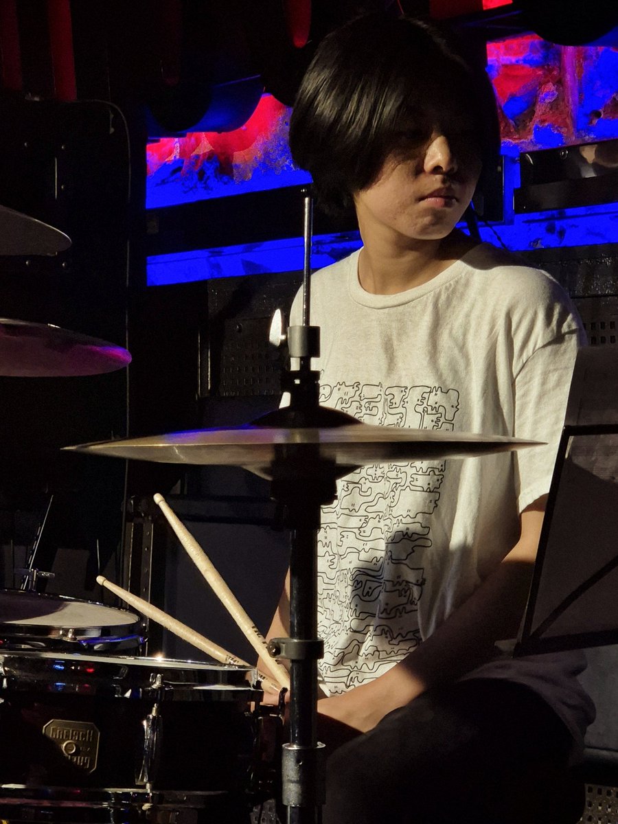 JAZZ:
Jazz in color.
Drummer Yoyoka.

Ken Okada Group featuring Yoyoka.
Jamboree Jazz Club.
Barcelona.

📷 Photo by JazzC

#jazz #yoyoka