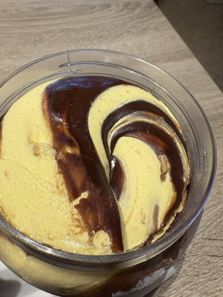 De los mejores helados que hemos probado este verano 🙊🤤 <a href="/NORDWIK/">Helados Nordwik</a> <a href="/JuanjoMayo/">Juanjo Mayo</a>