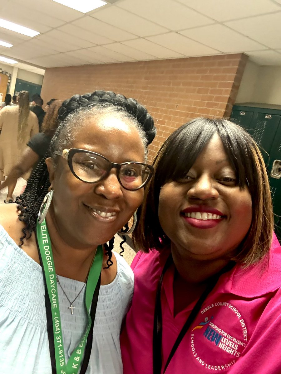 It was pouring, the sky was gray, and I forgot my umbrella ☔️ But I was still walking on sunshine! 

Ashford Park ES and Sequoyah MS were shining bright! Did you let your light shine today? 🌞

#PLMatters #DCSD