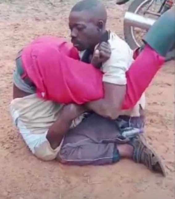 President bwakwana mukazi wo 
Tokigeza kumutiisa tiisa 

Mwegayilile amukulekele