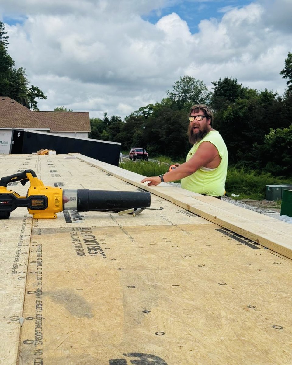 Y’all, HDA Carpenter Ricky Dombrowski does not like having his picture taken. Excuse US! 😳😂🙄