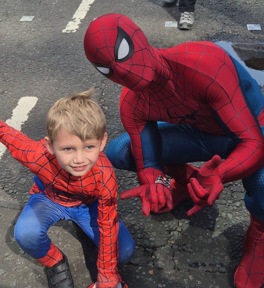 El rodaje de 'SPIDER-MAN BRAND NEW DAY' nos está dejando las imágenes más "¡Spider-Man es real!" que hemos tenido nunca.

ESTAMOS DE VUELTA.