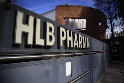 El 29 de junio escribimos esto.
¿Hay más muertes? Kilos desaparecidos, una destrucción dudosa y sospechas de narcotráfico: la oscura trama detrás del fentanilo mortal

Se contaban 52 muertes y el silencio era total.
Fue la primera de varias notas.

lanacion.com.ar/politica/hay-m…