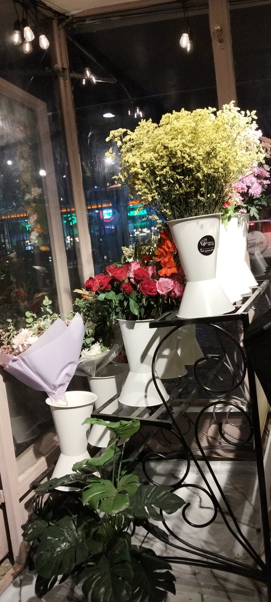 Kuimutathi's tweet photo. Built and opened a cute little flower shop at Peak Place Nanyuki.

We offer same day delivery within Nanyuki 🚚 

Just call us on 0715744618

Karibuni sana 🌻 https://t.co/RG4iK8XpWv