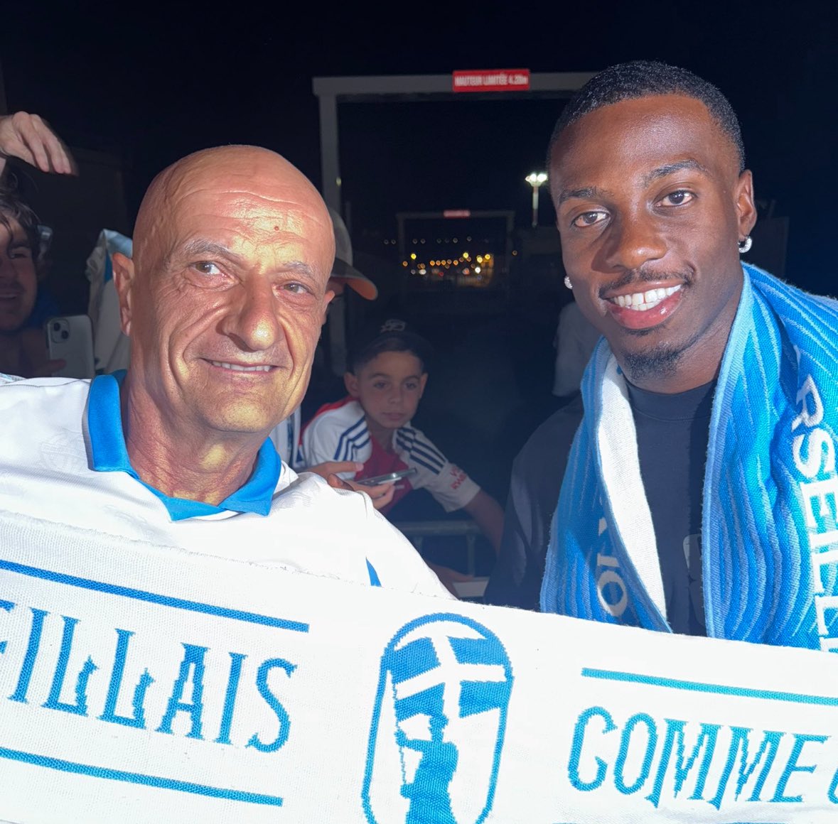 FabrizioRomano's tweet photo. 🤍💙 Tim Weah, arrived in Marseille as planned after deal done between OM and Juventus.

George Weah, also there. 🫂 https://t.co/S6M5MIkerE