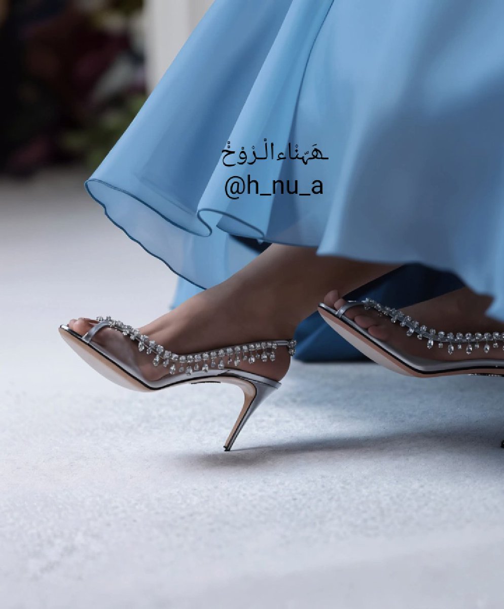 تأملُِني من بَعيدِ،   
فَقٌربَي يڪلِفُ آلُِڪثير...♛!
#ـھَہّنْاءالْـرْوْحْْ
#h_nu_a