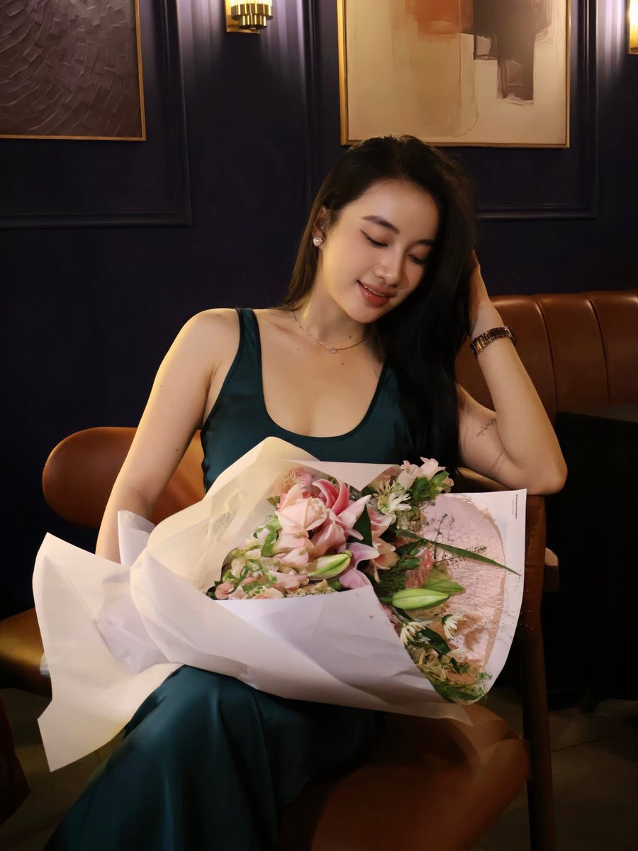 vy09022002's tweet photo. anh say rượu hay là say em? https://t.co/DtCSejQO2R