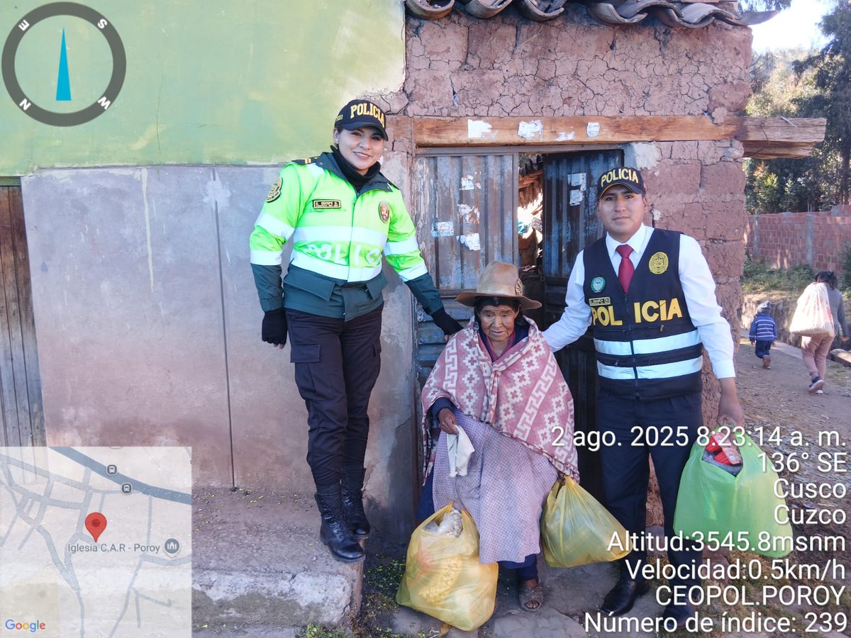 🤝#Cusco | En un acto de solidaridad, efectivos de la Policía Comunitaria de Poroy realizaron una acción cívica en apoyo a una adulta mayor del distrito, entregando abrigo y víveres, reafirmando su compromiso con el servicio a la comunidad. #PolicíaComunitaria #PolicíasEnAcción