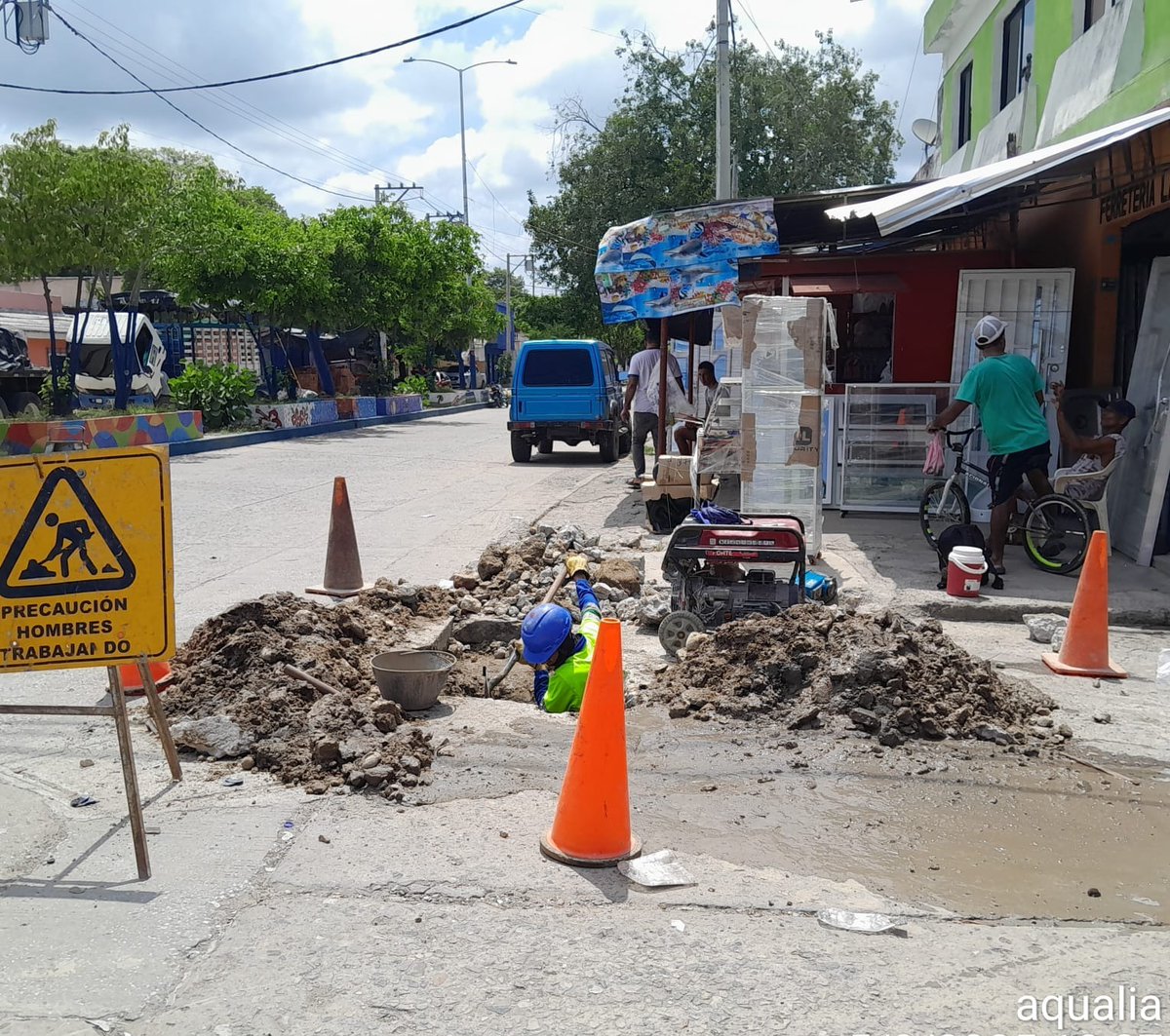#AEstaHora nuestro equipo técnico trabaja en la detección de una fuga en una tubería de 6 pulgadas en el barrio Centro de Fundación. 💧
¡Seguimos comprometidos con garantizar el servicio de agua!