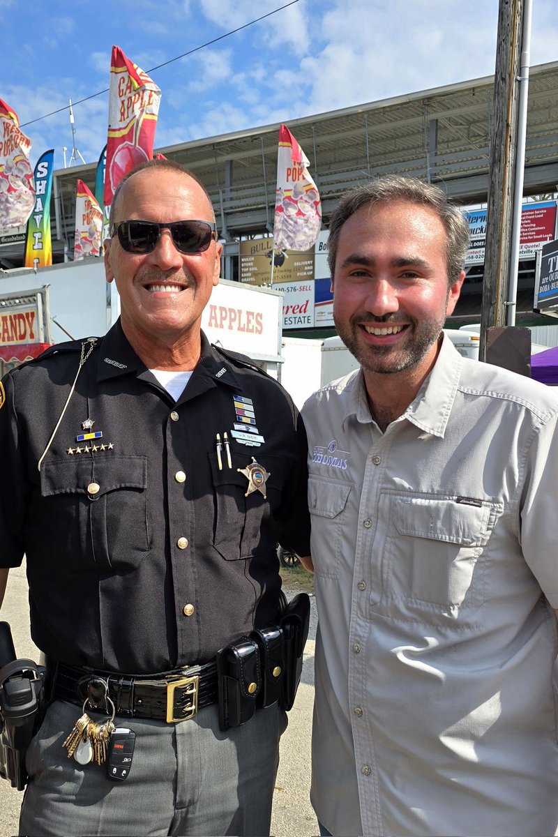 Happy Ashtabula County Fair !! I'll be here all week along the midway answering questions and meeting folks. Thankfully, we'll be kept safe by Sheriff Bill Niemi and his deputies 🇺🇸
