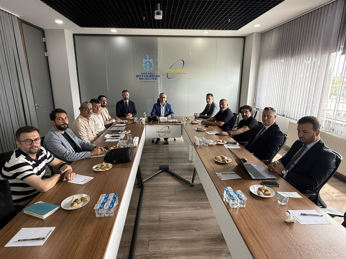 UlaşımPark Genel Müdürlüğümüzde, Kocaeli Minibüsçüler ve Otobüsçüler Odası ile bir araya geldik.

Toplu ulaşım hizmetlerini daha kaliteli ve sürdürülebilir hale getirmek amacıyla istişarelerde bulunarak, ortak akılla atılacak adımları değerlendirdik.

#sehrimKocaeli