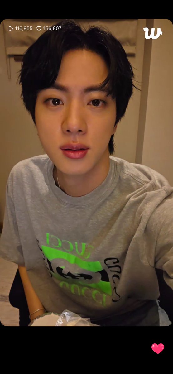 clematisnamuot7's tweet image. Jin is live on weverse 
#BTSJIN 
#BTSARMY 
#EatJin