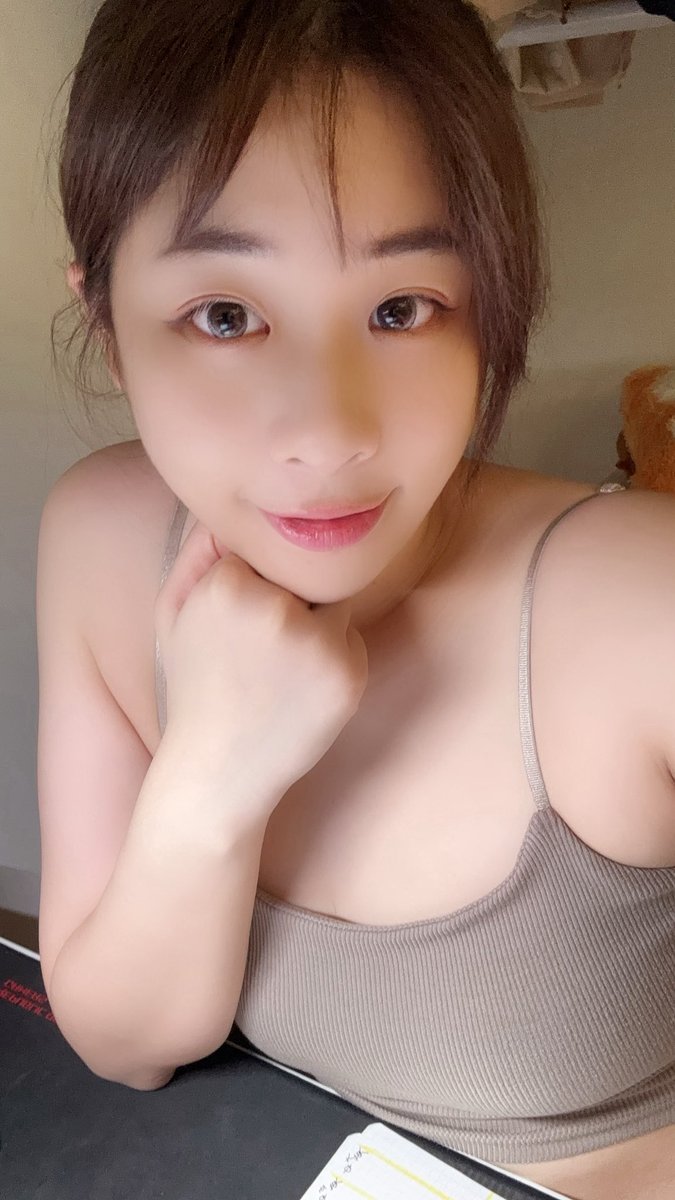通宵到早上還沒睡眼神有點壞壞的🥺 https://t.co/7dzFYiDFP2