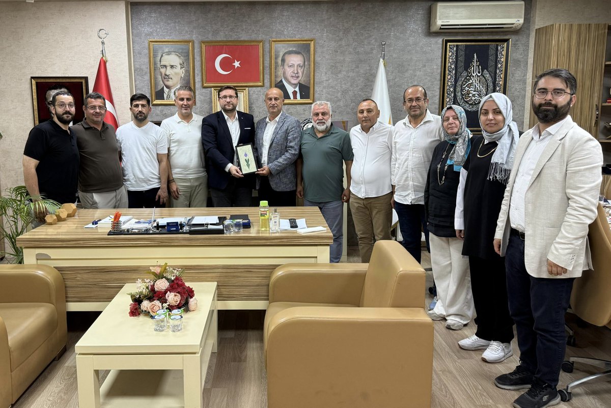 Küçükçekmece İlçemizde yürüttüğü Sorumlu İl Yönetim Kurulu Üyeliği süresince Teşkilatımıza ve ilçemize sunduğu değerli katkılarından dolayı İl Yönetim Kurulu Üyemiz Sayın İlker Gürbüz’e teşekkür ediyoruz.