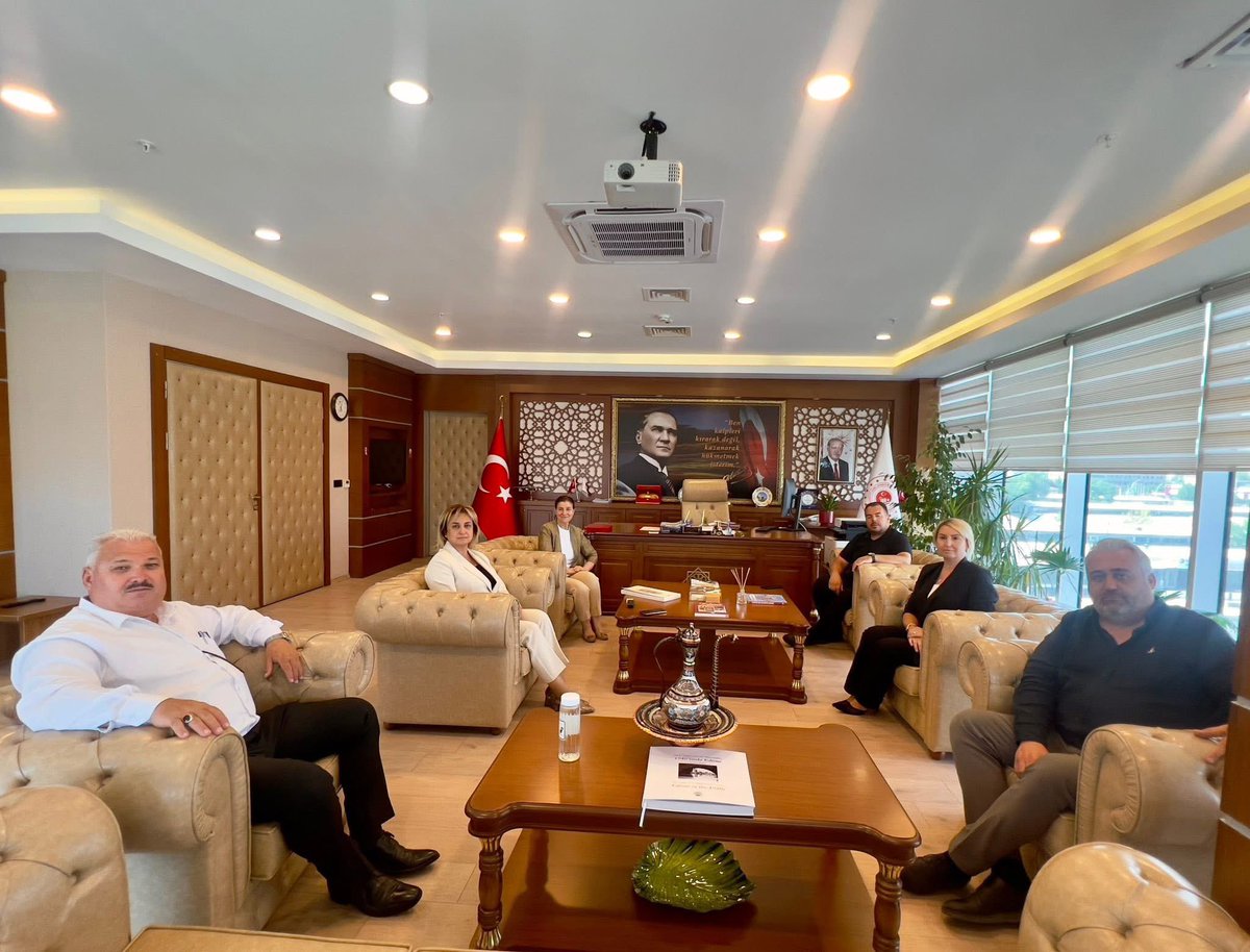 📍Edirne  İl Çevre Şehircilik ve İklim Değişikliği İl Müdürlüğü

 Milletvekilimiz ile birlikte İl Çevre Şehircilik ve İklim Değişikliği İl Müdüresi Sayın Ayşe Sarı’yı ziyaret ettik. Edirnemizde devam eden, planlanan  bakanlık projelerini görüştük.