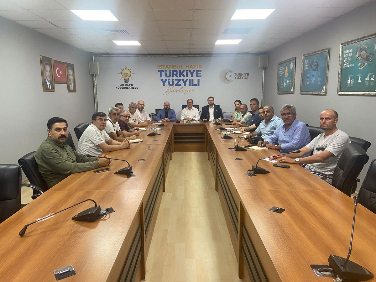 İlçe Teşkilat Başkanımız Fahrettin Postacı’nın başkanlığında, İl Koordinatörümüz Erdi Çapar ve İlçe Başkanımız Nejat Öztürk’ün katılımlarıyla Mahalle Başkanlarımızla bir araya geldik.